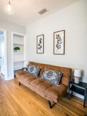Gorgeous San Marco Retreat right by Shops & Water